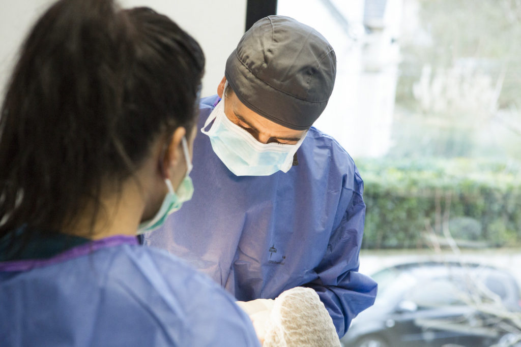 pose implant dentaire clinique implantologie chirurgie orale A&M Groupe